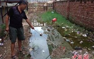 Thiếu nữ 16 tuổi ném con mới sinh từ tầng 3 xuống đất