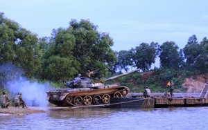 Quân đoàn 1 thực hành vượt sông sát thực tế chiến đấu