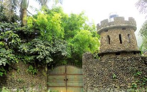 Đại gia Việt xây cổng Hoàng Thành cho lâu đài đồng quê