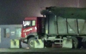 Đằng sau sự im ắng bất thường ở 'lãnh địa quá tải'