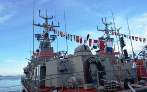 Lễ thượng cờ hai tàu pháo tuần tiễu hiện đại