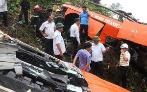 Xe chạy 38 km/h khi xuống dốc trước khi lao xuống vực