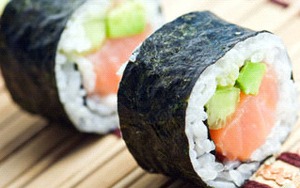 Người thường ăn sushi hại cho tim, bà bầu càng không được ăn