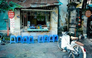 Khi những chiếc ghế nhựa kể câu chuyện về cuộc sống người Việt