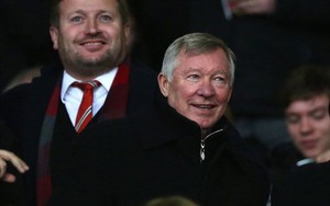 David Moyes "kệ bơ" sự hiện diện của Sir Alex