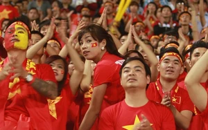 Người đẹp 2 con luôn "bay tới bến" vì ĐT Việt Nam
