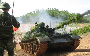 ẢNH: Xe tăng bộ đội Việt Bắc dũng mãnh "xung trận"