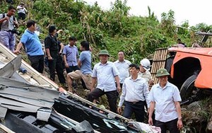 Vụ TNGT ở Lào Cai: Xe chạy chui, chở quá tải!