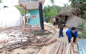 Dân đập nhà, bỏ làng vì tin đồn có ma