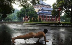 Khỏa thân đi khắp thế gian