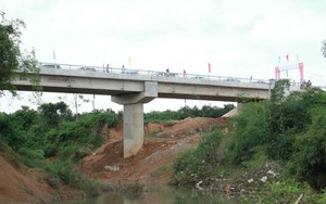 Cây cầu mới nơi lũ cuốn ô tô làm 5 người chết