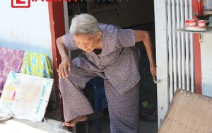 Cụ già phải trèo ra khỏi nhà do... nâng mặt đường
