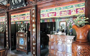 Nhà cổ trăm năm làm bằng gỗ mít đỏ quý hiếm