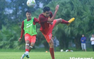 Tuyển Việt Nam kiệt sức trong cơn mưa Mỹ Đình