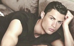 Cris Ronaldo nhìn đâu cũng thấy kiếm ra tiền