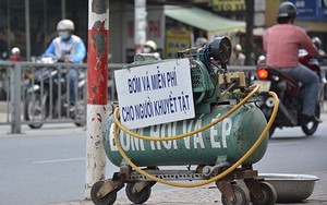 Những tấm biển thông báo ấm áp tình người giữa Sài Gòn hoa lệ