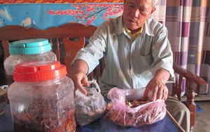 Kì lạ người đàn ông khắc tinh của rắn độc
