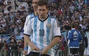 Messi lại nôn khan ở trận Slovenia