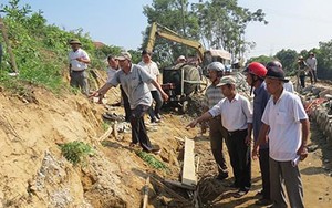 Dân 'tố' đơn vị thi công 'cày' nát hơn 23 ngôi mộ trong làng