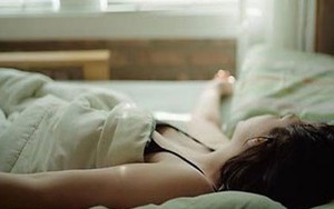 Bé gái "quan hệ" với bạn chat trong nhà nghỉ