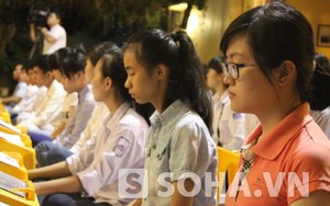 Hà Nội: Hàng trăm sĩ tử cầu may trước ngày thi đại học