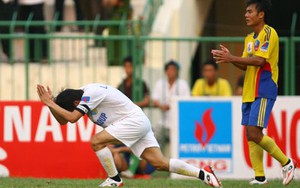 Những lệnh cấm bi hài nhất của bóng đá Việt Nam