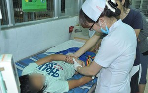 Cấp cứu 1 học sinh bị đâm thủng âm đạo