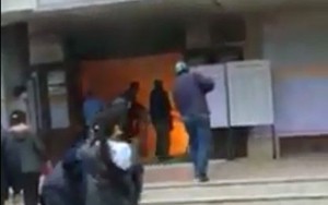 Video: Lửa ngùn ngụt ở ga Vinh, nhân viên hoảng loạn chữa cháy