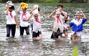 Lội sông đi học, một học trò mất tích