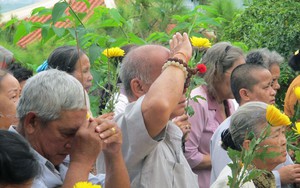 Người dân trang nghiêm viếng mộ Đại tướng ngày giỗ đầu