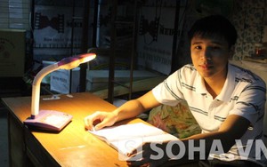 Nam sinh mồ côi được láng giềng góp 500 nghìn đồng đi thi ĐH