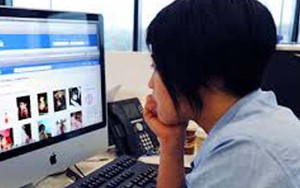 Bốn nữ sinh bỏ học theo bạn trên Facebook