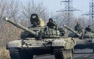 Một đoàn xe tăng bí ẩn xâm nhập Lugansk, Đông Ukraine