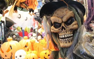 Đồ chơi Halloween: "Hot" bởi kiểu dáng, độ ghê rợn và giá rẻ