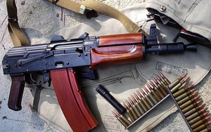 AKS-74U - Súng trường tấn công "đội lốt" tiểu liên