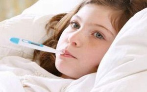 4 sai lầm cực trầm trọng của cha mẹ khi trẻ viêm đường hô hấp