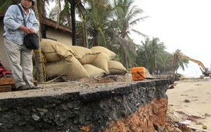Biển đang “nuốt” di sản Hội An