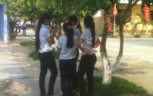 Bêu tên học sinh trước cờ vì chưa nộp tiền