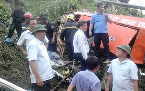 Bộ trưởng Thăng bám dây thừng xuống vực tiếp cận xe gặp nạn