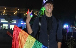 Hot boy Bình An diễu hành ánh sáng cùng bạn trẻ đồng tính
