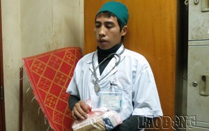 Bắt quả tang bác sĩ rởm vào tận bệnh phòng lừa bệnh nhân