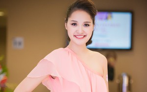 Hoa hậu Hương Giang khoe nhan sắc gái một con