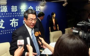"Quan to" nhiều bồ Lưu Thiết Nam: Ai chống lưng?