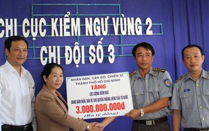 TP.HCM tặng 9 tỉ đồng cho CSB, kiểm ngư và ngư dân