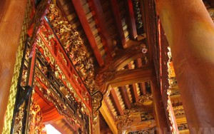 Cận cảnh ngôi nhà bằng gỗ mít tráng lệ trị giá bạc tỉ ở Hà Nội