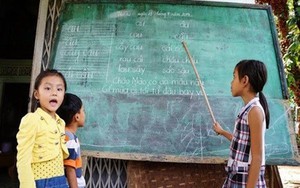 Cô giáo nhí 9 tuổi, đứng lớp từ khi lên 6