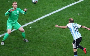 "Nhái" siêu phẩm của Van Persie, sao Argentina bị chê cười
