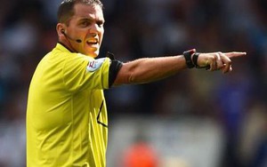 Vua áo đen Phil Dowd sẽ lại gieo sầu cho Man United?