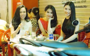 Ngọc Trinh ăn vỉa hè cùng người phụ nữ có thân thế 'bí ẩn'