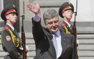 Poroshenko phê chuẩn quyết định mật của Hội đồng An ninh Ukraine